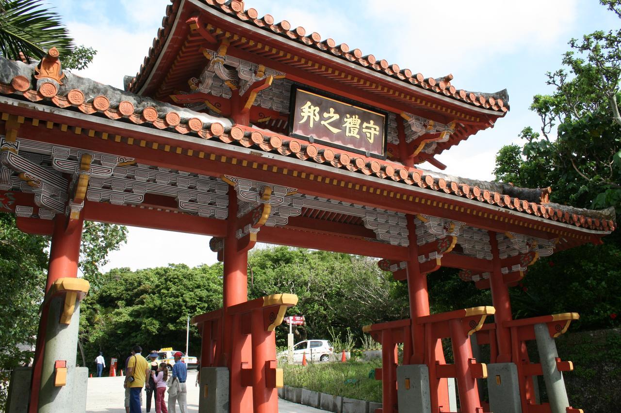 Готель Okinawa Kariyushi Lch. Premium Наха Екстер'єр фото