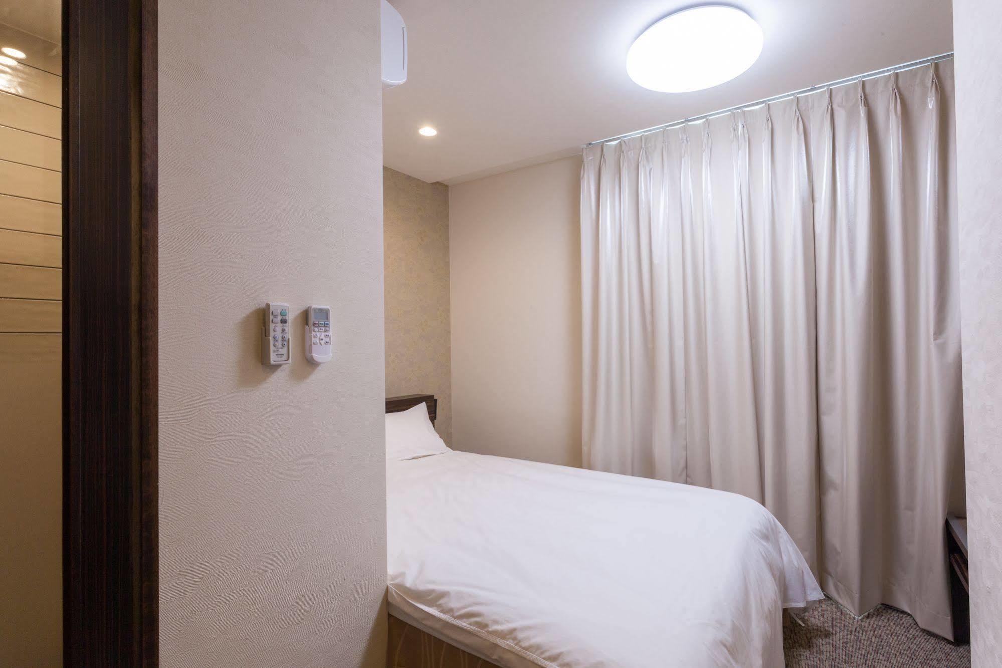 Готель Okinawa Kariyushi Lch. Premium Наха Екстер'єр фото